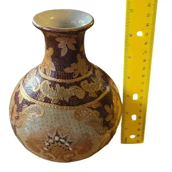 Vtg Chinese Porcelain Satsuma Style Vase Hand Painted Gold Granulated Textured - Picture 6 of 8